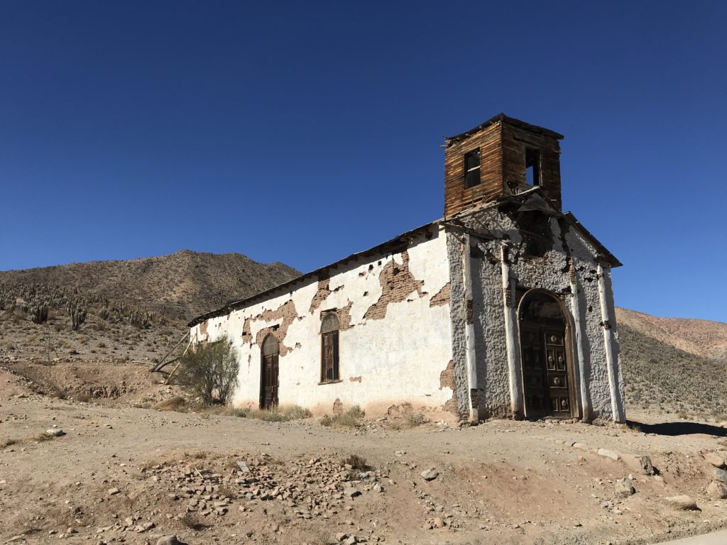廃墟となった教会 - チリ旅行中に撮影 (ウルタド渓谷)